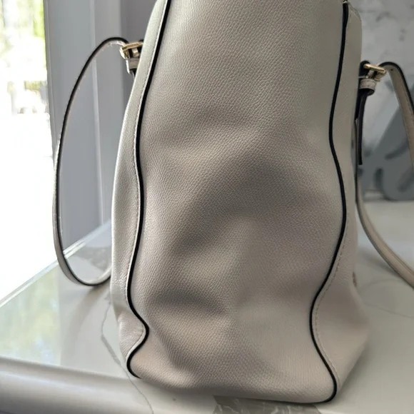 (S O L D) COACH CREAM TURNLOCK TOTE IN CROSSGRAIN LEATHER - Picture 10 of 11